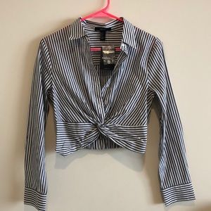 Cropped button down w/ stretchy back